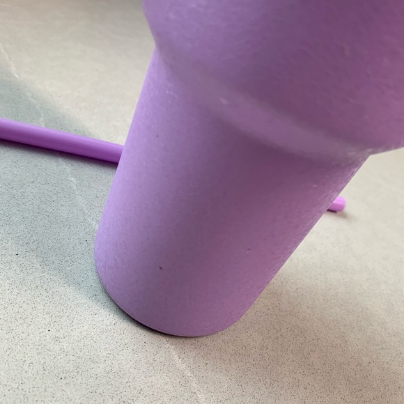 Simply modern lavender ice 40 oz. Used shows signs of use. Some scuffing. - Picture 2 of 6